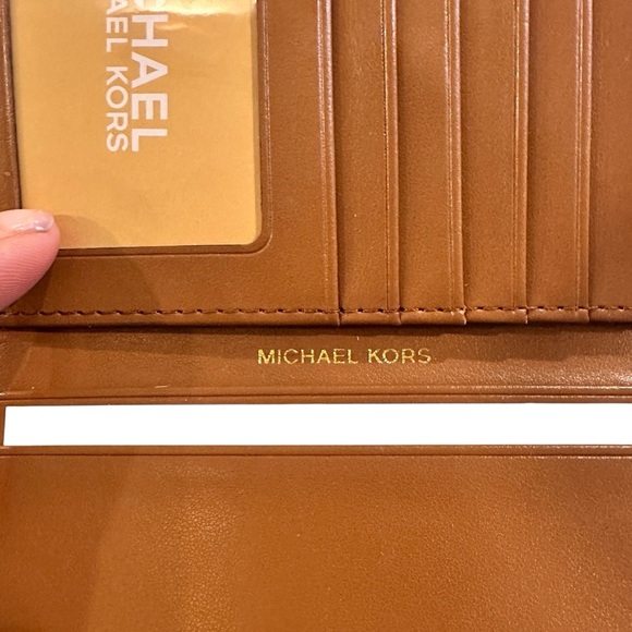 MICHAEL Michael Kors Logo Bedford Medium Travel Passport Wallet NEW - Picture 10 of 12